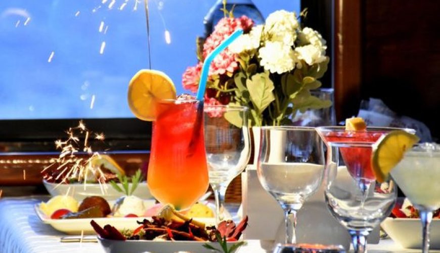 Esclusiva crociera con cena di Capodanno lungo il Bosforo 2 Exclusive New Year’s Eve Dinner Cruise Along the Bosphorus